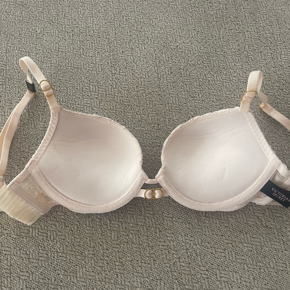 Victoria’s Secret very sexy push up bra - Picture 6 of 6